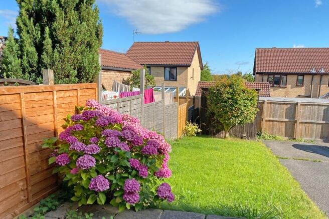 2 bed Semi-Detached to rent Image 4