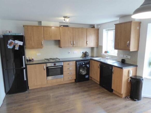 3 bed Town House to rent Image 4