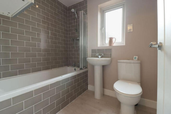 4 bed Detached for sale Image 12