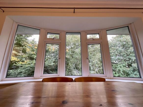 Lounge Windows