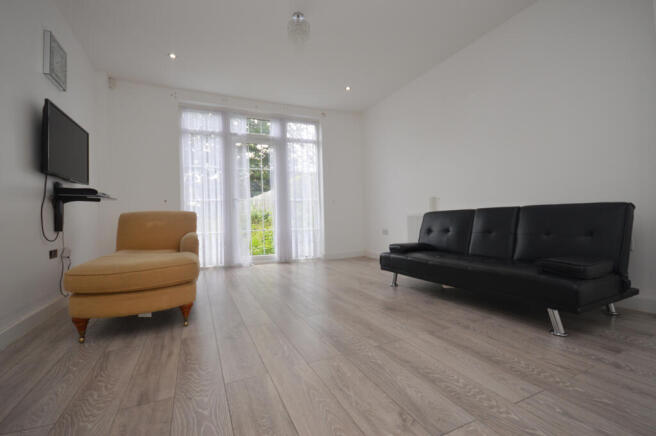 4 Bedroom Semi-detached House in Chigwell