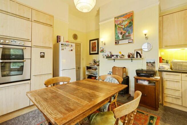 2 bed Flat for sale Image 7