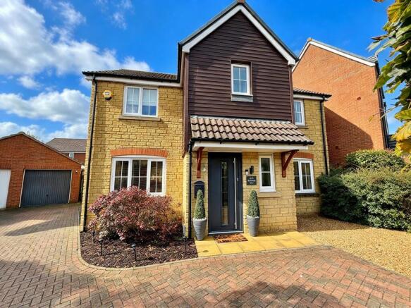 Mustang Way, Moulden View, Swindon photo 2