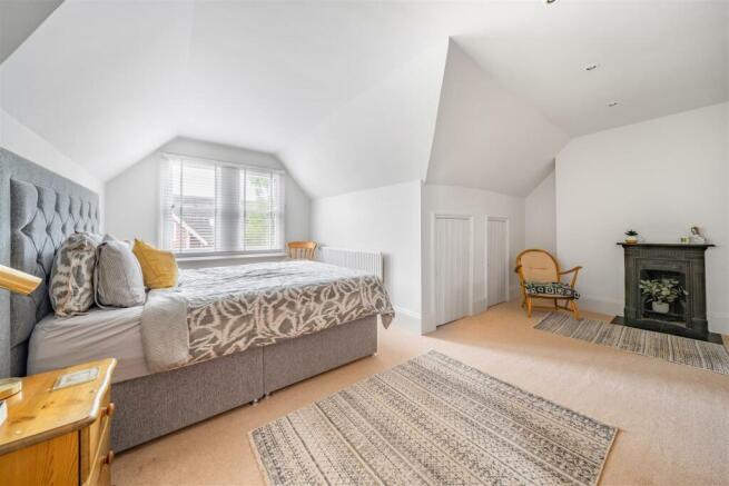 bedroom 5 h.jpg