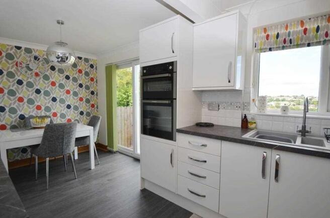 KITCHEN/DINING ROOM