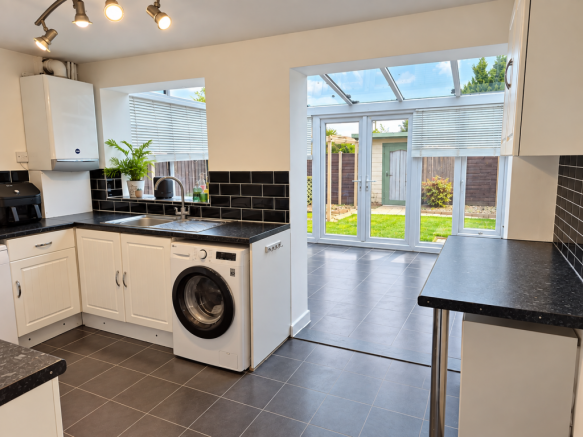 Snellgrove Close, Calmore, SO40 2WD photo 4