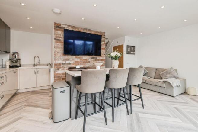 4 bed Detached for sale Image 6