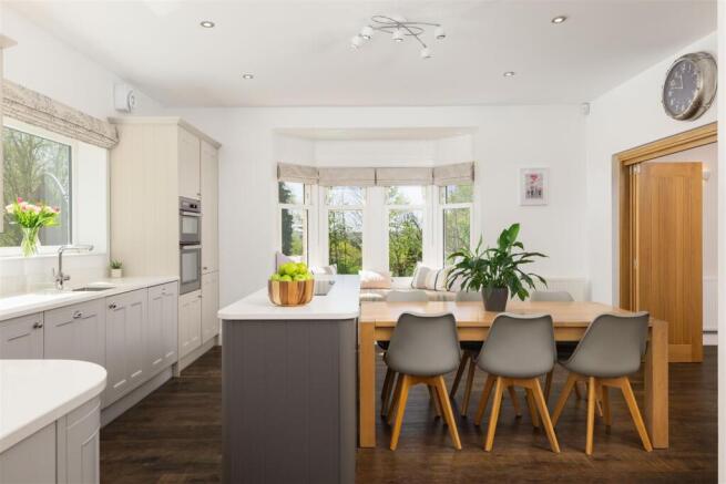 7 bed Detached for sale Image 9