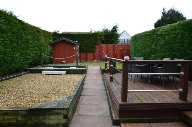 ENCLOSED REAR GARDEN