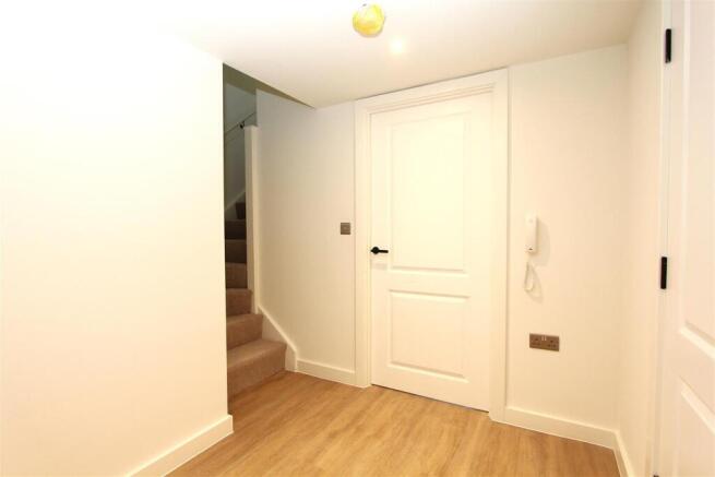2 bed Apartment to rent Image 9