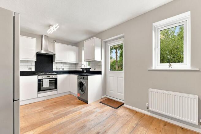 3 bed Semi-Detached for sale Image 8