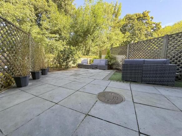 5 bed Town House for sale Image 7