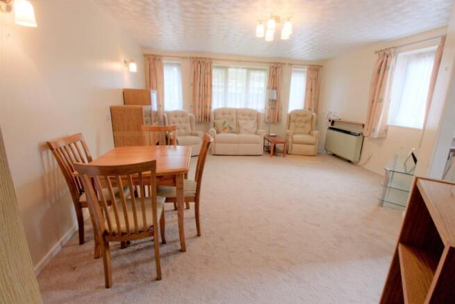 Lounge/dining room