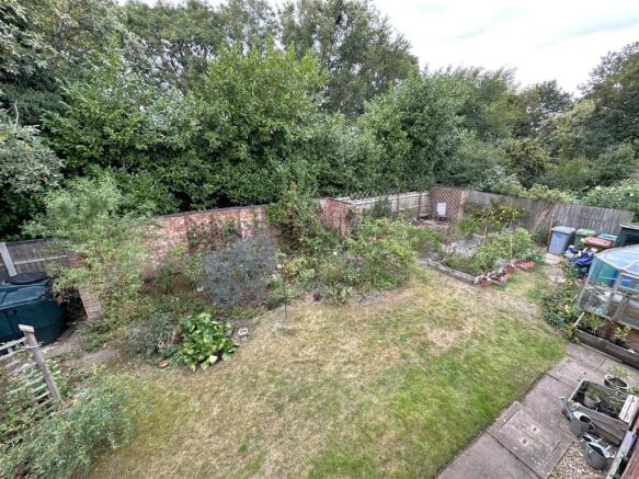 Well-Appointed Private Garden 070