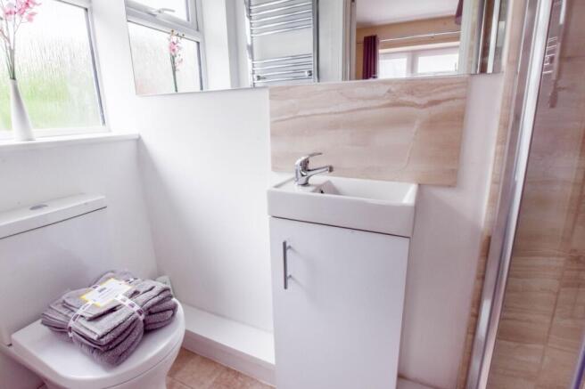 EN SUITE SHOWER ROOM