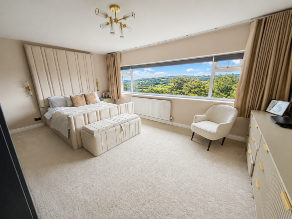 4 bed Detached for sale Image 6