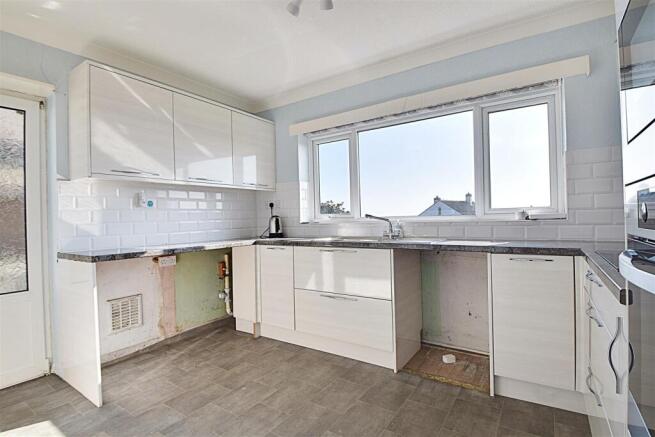 Rookhurst Road, Bexhill-On-Sea photo 4