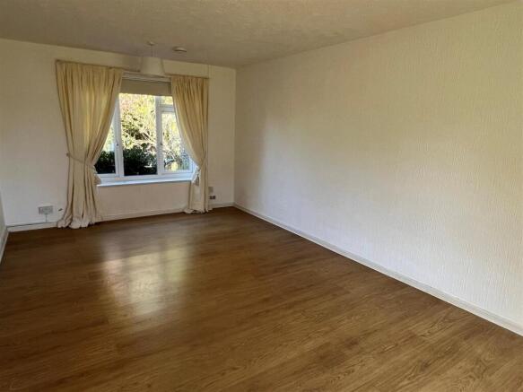 Sandiford Crescent, Newport photo 4