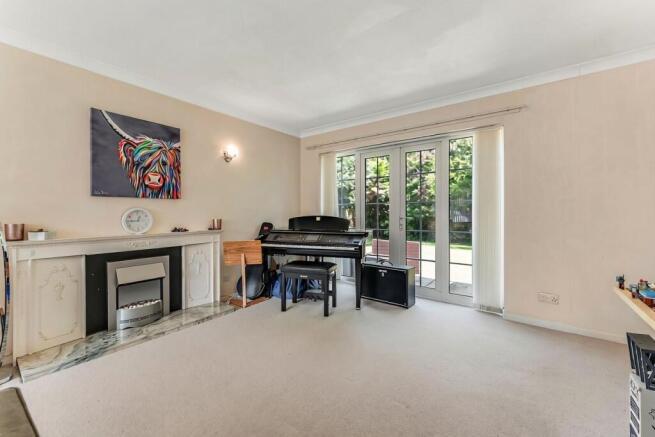 4 bed Detached for sale Image 11