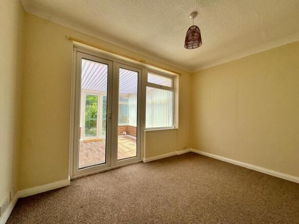 2 bed Semi-Detached Bungalow to rent Image 9