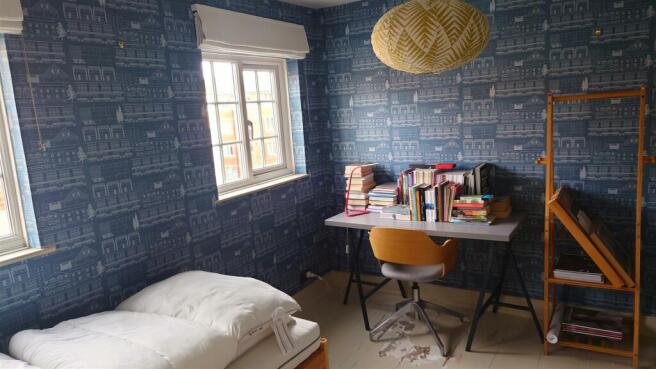 Bedroom 2 02.JPG