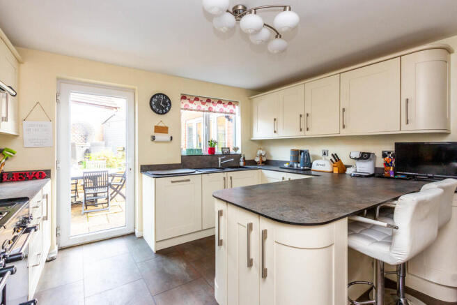 Kitchen/Breakfast...