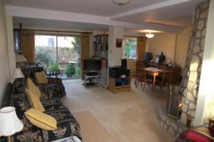 Lounge/Dining Area