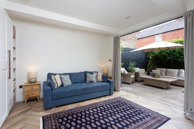 4 bed Semi-Detached for sale Image 11