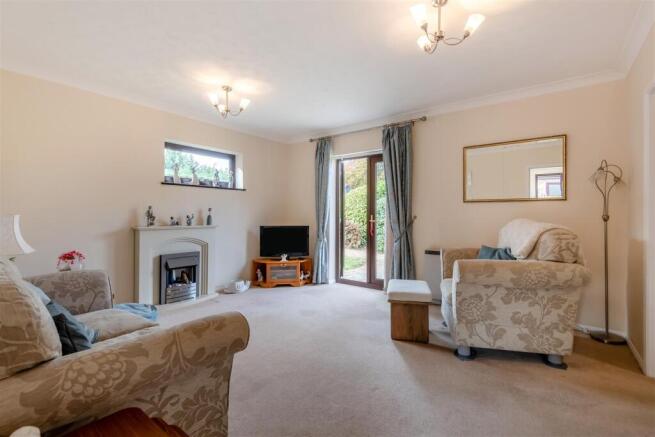 Lounge/Dining Room