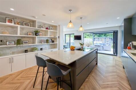 Alzey Gardens, Harpenden, Hertfordshire, AL5