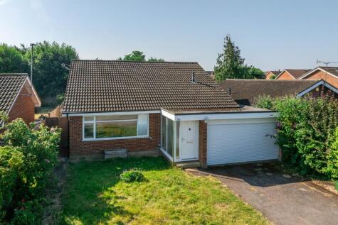 Irvine Drive, Stoke Mandeville, Aylesbury, Buckinghamshire, HP22