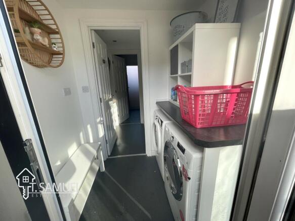 Utility room 2.JPG