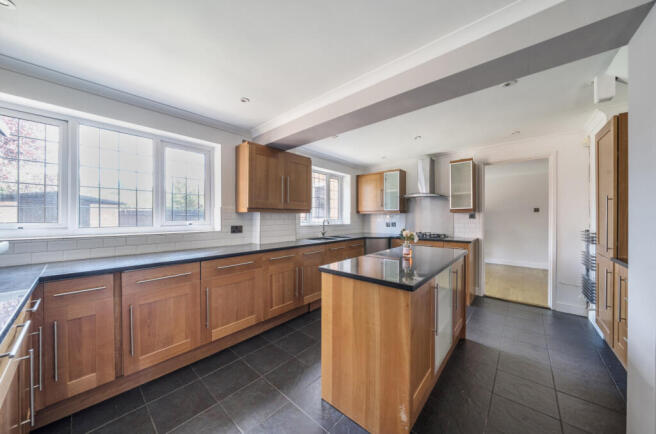 1340340-5-689da16...