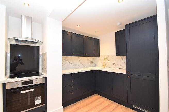 2 bed Maisonette to rent Image 4
