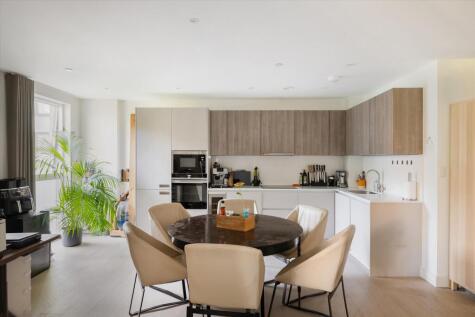 The Avenue, London NW6