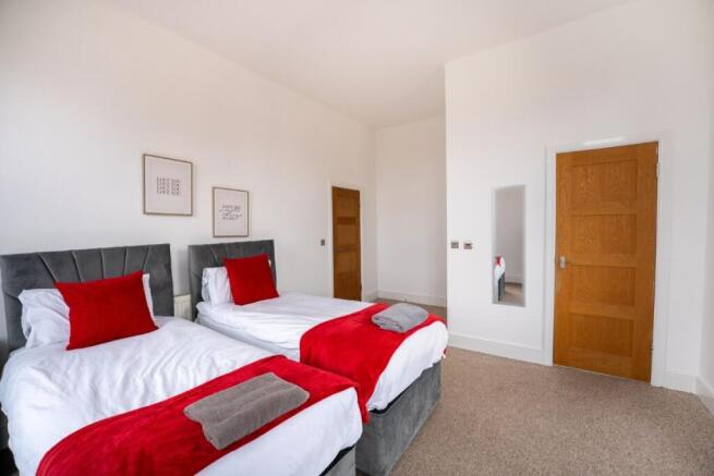 3 bed Apartment for sale Image 6