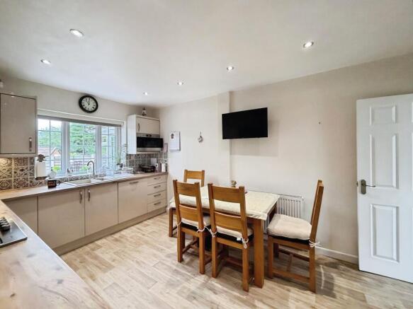 4 bed Detached for sale Image 6