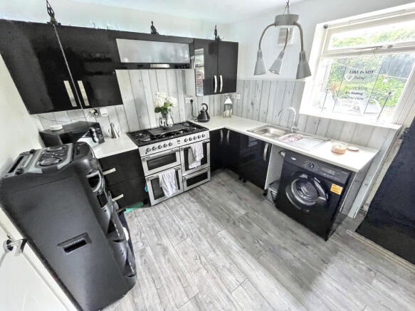 2 bed Semi-Detached for sale Image 11