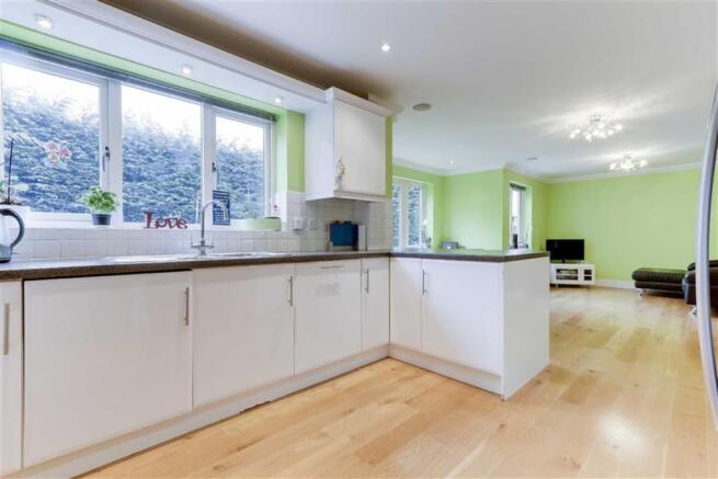 KITCHEN/FAMILY ROOM