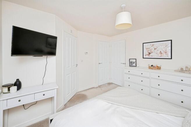 3 bed Semi-Detached for sale Image 12
