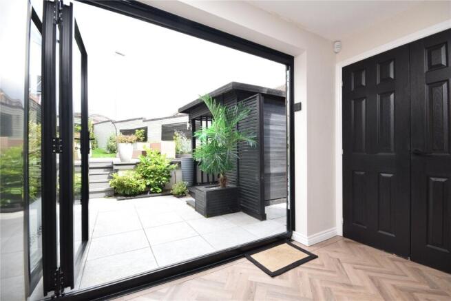 4 bed End of Terrace to rent Image 6