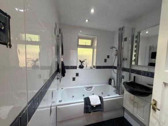 3 bed Detached for sale Image 5