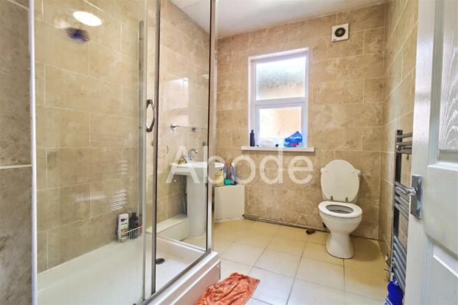 8 bed House to rent Image 10