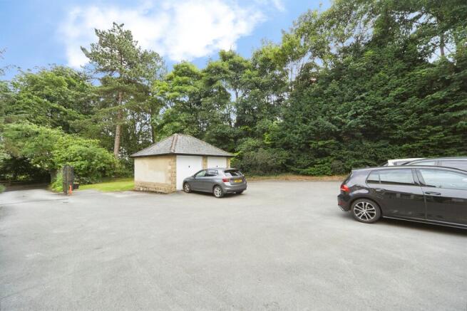 2 bed Flat for sale Image 10