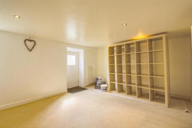 4 bed End of Terrace to rent Image 4
