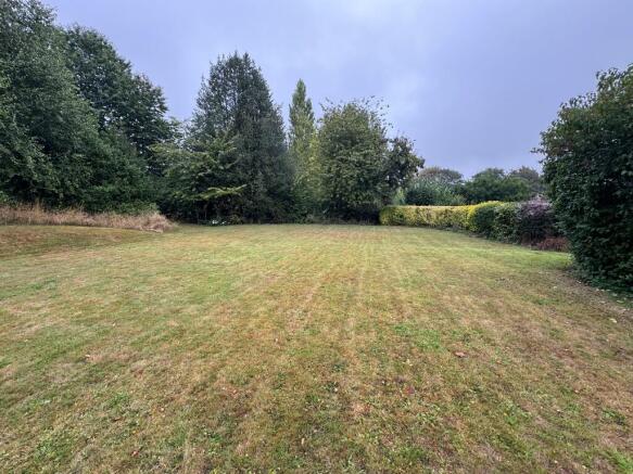 6 bed Detached for sale Image 11