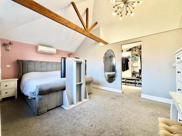 4 bed Semi-Detached for sale Image 12