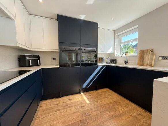 4 bed Semi-Detached Bungalow for sale Image 4