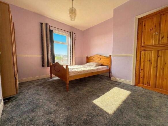 3 bed Terraced for sale Image 8