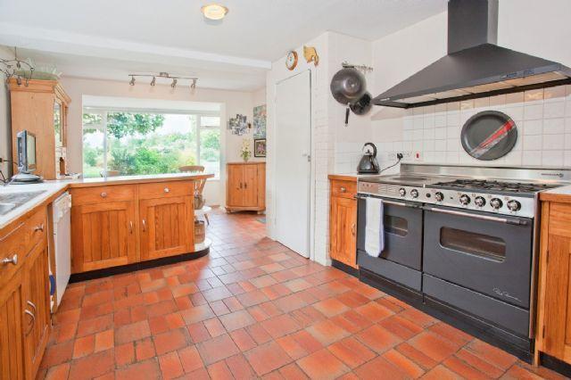 Fitted kitchen